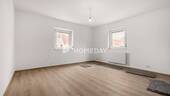 1. OG Schlafzimmer 1 - 