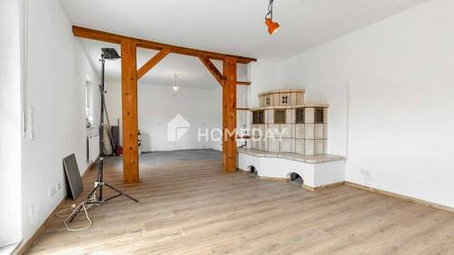 1. OG Wohnzimmer 2 - 1 Zimmer Mehrfamilienhaus, Wohnhaus in Cadolzburg