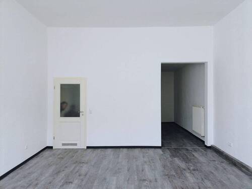 Raum 1, rechts zum Flur, links zur Teeküche - 