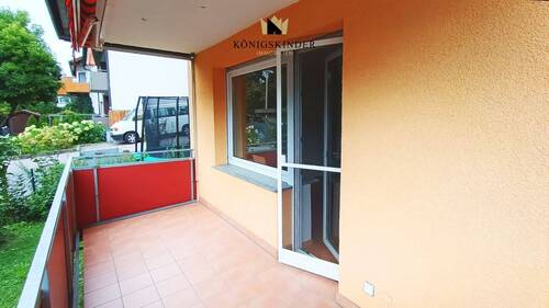 Schöner Balkon mit elektrischer Markise - 