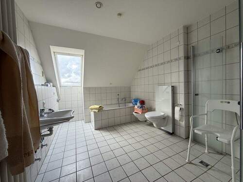 Badezimmer - Etagenwohnung mit 73,60 m&sup2; in Crailsheim zum Kaufen