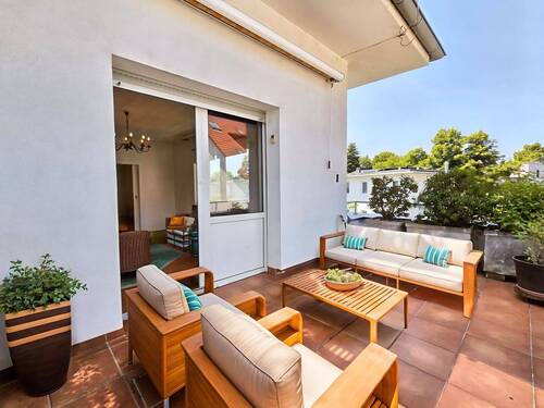 Titelbild - Altbaucharme trifft ruhige Stadtnähe - großzügige Vier-Zimmer-Wohnung mit zwei Balkonen und Garage