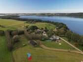 Luftbild Zufahrt-Scheune-Achterwasser - Jahreswechsel-Preis bis 15.Jan., Insel Usedom, Heringsdorf OT Gothen, Gutshaus, Pferdehof, 8 Zimmer, Wfl. ca. 400 m², Grundstück rd. 3,8 ha, Schwimmt