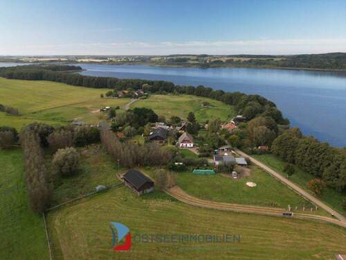 Luftbild Zufahrt-Scheune-Achterwasser - Jahreswechsel-Preis bis 15.Jan., Insel Usedom, Heringsdorf OT Gothen, Gutshaus, Pferdehof, 8 Zimmer, Wfl. ca. 400 m², Grundstück rd. 3,8 ha, Schwimmt