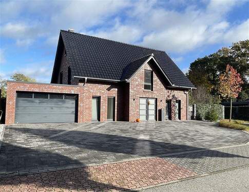 Straßenseite - 6 Zimmer Einfamilienhaus in Nordhorn