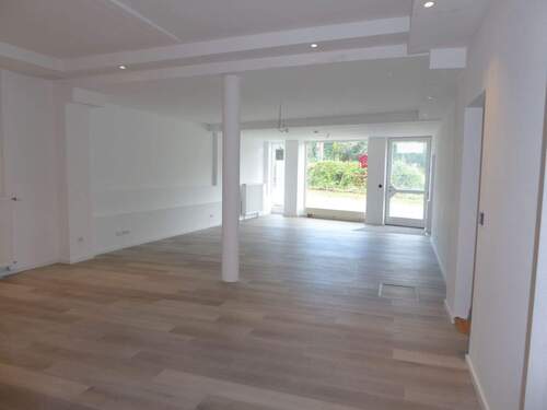 Verkaufsraum - Laden-Gewerbefläche in zentraler 1B-Lage von Saalfeld zu vermieten