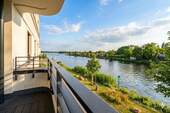 Balkon mit Blick auf Havel (KI - 3-Zimmer-Wohnung mit Balkon und Panoramablick auf die Havel