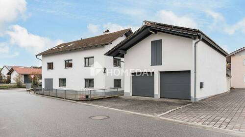 Außenansicht 3 - Raumwunder für die ganze Familie: Gepflegtes EFH mit Garage und moderner Fernwärme in Perbing