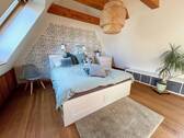 Schlafzimmer m. offenem Giebel - 