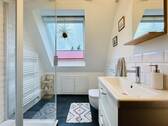 Zweites Duschbad m. viel Licht - 