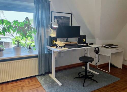 Großzügiges Arbeitszimmer 16m² - 