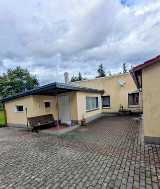 Innenhof NG - 5 Zimmer Einfamilienhaus in Wormlage