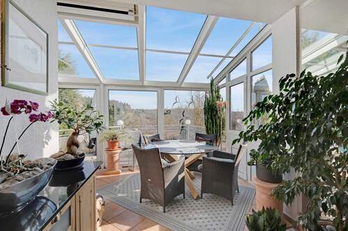 Balkon & Wintergarten - 6 Zimmer Doppelhaushälfte in Taunusstein