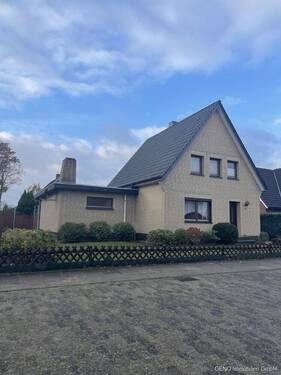 Ansicht 2 - Einfamilienhaus zu verkaufen - 349.000,00 EUR Kaufpreis, ca.  152,00 m² Wohnfläche