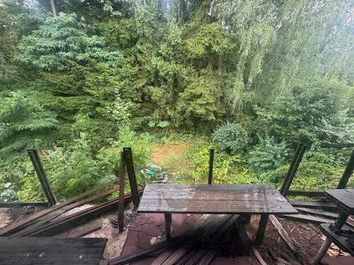 Blick in den Garten vom Balkon - 