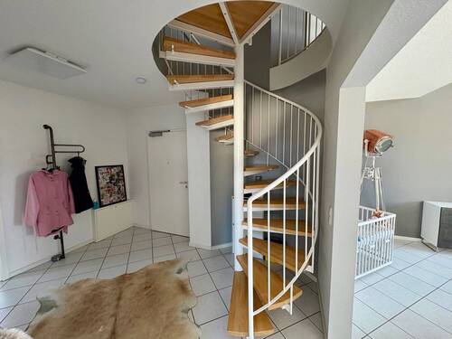 Eingangsbereich u. Aufgang Galerie - 