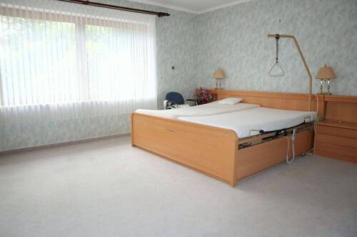 Großzügiges Schlafzimmer - 