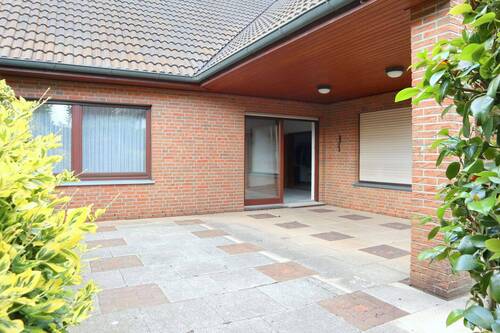 Überdachte Terrasse - 6 Zimmer Einfamilienhaus zum Kaufen in Delmenhorst