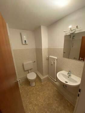 Bad - 2 Zimmer Etagenwohnung in Duisburg