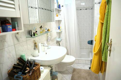 Badezimmer mit Dusche ... - 