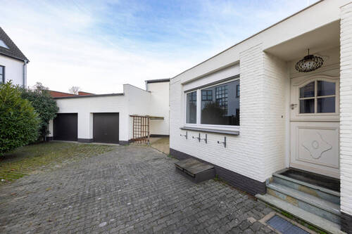 separter Hauseingang Anbau - 