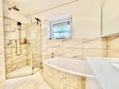 Wellnessbad mit hochwertiger Ausstattung - 