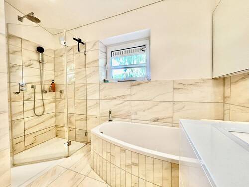 Wellnessbad mit hochwertiger Ausstattung - 