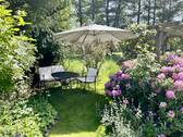 Idyllischer Gartenbereich - 