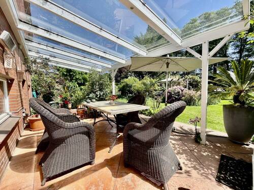 Überdachte Terrasse mit Gartenblick - Einfamilienhaus mit 135,00 m&sup2; in Seevetal zum Kaufen