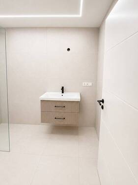 Dusche - 3 Zimmer Etagenwohnung zum Kaufen in Ditzingen