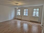 Wohnzimmer.jpg - frisch renovierte 3-Raum-Wohnung - sehr schöne Wohnlage, direkt im Stadtzentrum