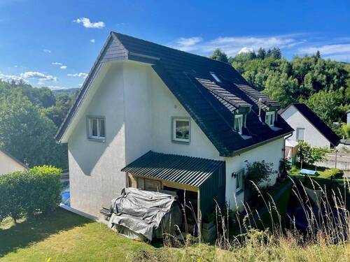 Ansicht vom Garten - 7 Zimmer Einfamilienhaus zum Kaufen in Wiehl