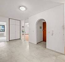 Renovierungsbedürftige 4-Zimmer-Wohnung mit Balkon in Milbertshofen - München Milbertshofen-Am Hart
