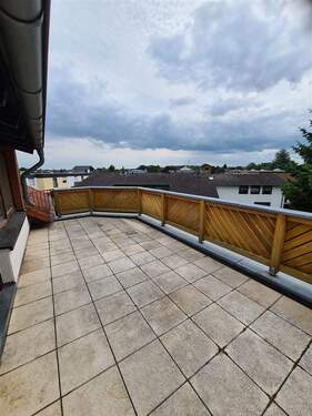 20230629_121727 - Freundliche, helle, voll möblierte Dachgeschoßwohnung mit großer Dachterrasse und Außenstellplatz