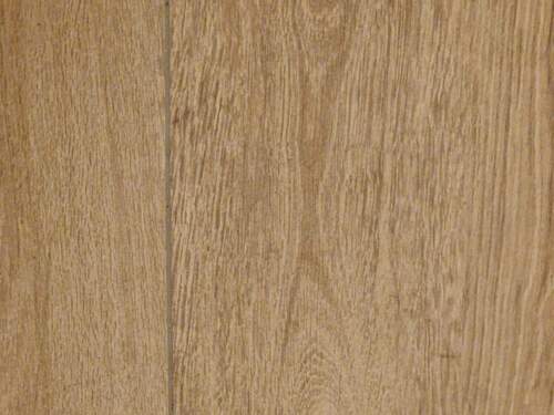 Fliesenböden in heller Holzoptik - 