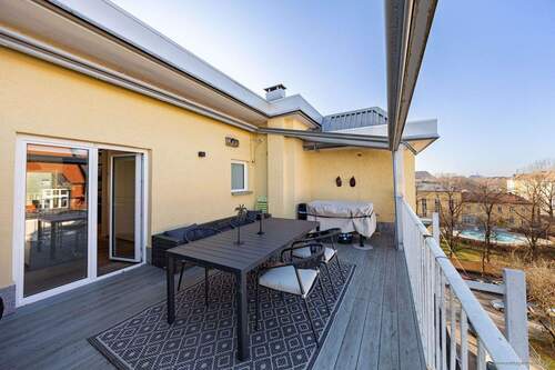 großzügiger Balkon - 