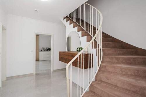 Bild 2 - 4 Zimmer Einfamilienhaus zum Kaufen in Achim