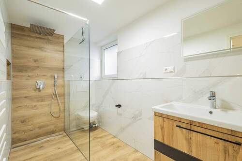 Außenliegendes Badezimmer - 