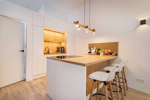 Einbauküche mit Kochinsel... - 