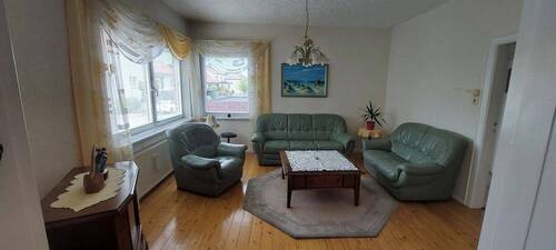 Wohnzimmer mit Blumenfenster - 