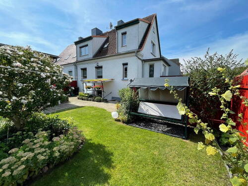 Ansicht Ost mit Garten - Doppelhaushälfte in Reutershagen