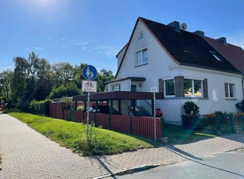 Ansicht West Straßenseite - 3 Zimmer Doppelhaushälfte zum Kaufen in Rostock