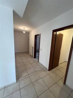 Flur - Etagenwohnung mit 73,00 m&sup2; in Rösrath zur Miete