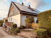 1. Hausansicht - ***Licht, Raum & Lage*** gepflegtes EFH mit Einliegerwohnung, Gartenparadies, nahe Nürburgring*** Nahe A1A48B421B410***