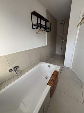 Badewanne Dusche großes Bad - 