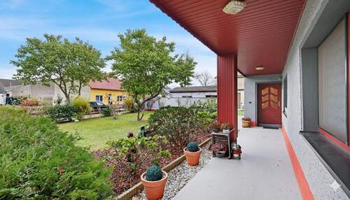 Haustür - 7 Zimmer Mehrfamilienhaus, Wohnhaus zum Kaufen in Planebruch