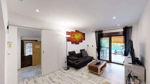 Wohnzimmer mit Zugang zur Terrasse - 2 Zimmer Doppelhaushälfte in Hamm