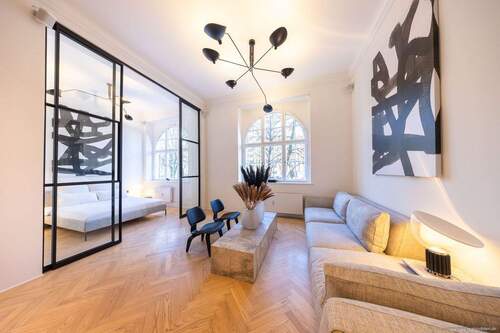 heller Wohnbereich - Beste Lage in Schwabing - exklusive, hochwertig kernsanierte 2-Zimmer-Altbauwohnung mit Deckenhöhen bis zu 3,8 m