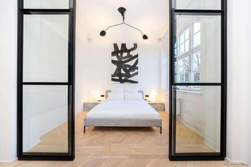 Blick auf das Schlafzimmer - 2 Zimmer Etagenwohnung zum Kaufen in München