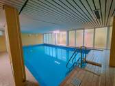 Wellnessbereich mit Schwimmbad - 